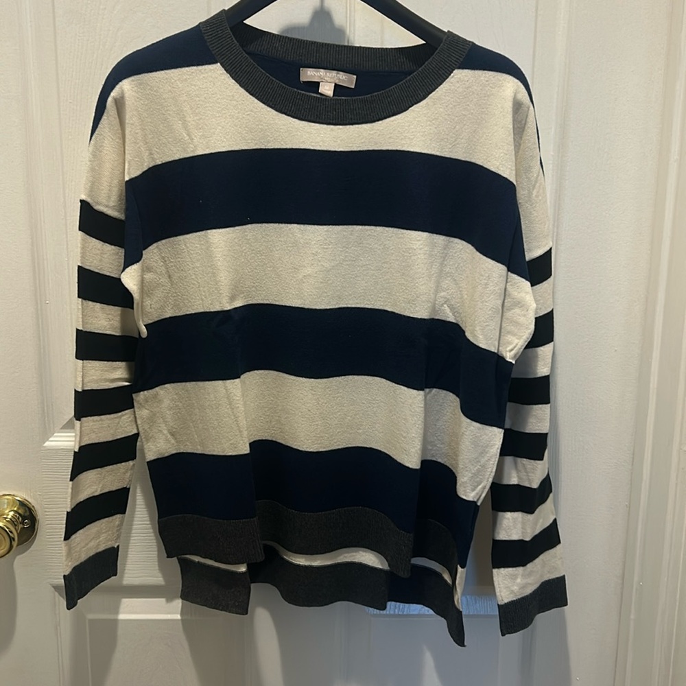 Banana republic white/blue/black striped crew neck sweater women’s size M